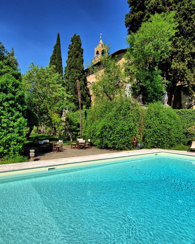 Montegufoni: Schwimmbad, Eigentum, Natürliche Landschaft, Grundeigentum, Gras, Haus, Wasser, Estate, Baum, Freizeit
