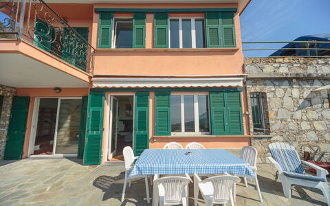 Villa Pia Con Piscina a Recco: Eigentum, Haus, Gebäude, Grundeigentum, Zuhause, Zimmer, Wohnung, Fassade, Die Architektur, Fenster