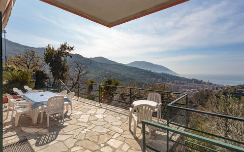 Villa Pia Con Piscina a Recco: Eigentum, Himmel, Grundeigentum, Berg, Haus, Gebäude, Zuhause, Zimmer, Estate, Urlaub