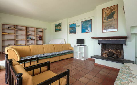 Villa Pia Con Piscina a Recco: Couch, Bilderrahmen, Möbel, Tabelle, Interior Design, Die Architektur, Holz, Studio Couch, Wohnzimmer, Fussboden