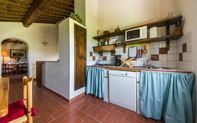 Filostrato: Eigentum, Zimmer, Gebäude, Küche, Möbel, Haus, Interior Design, Fussboden, Grundeigentum, Countertop