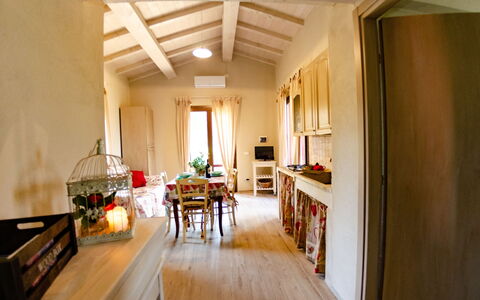 Ai Salici: Zimmer, Eigentum, Decke, Interior Design, Gebäude, Möbel, Fussboden, Esszimmer, Haus, Grundeigentum