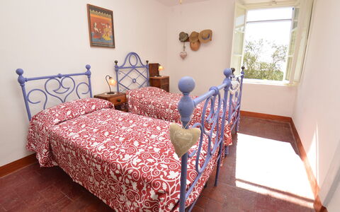 Collina Lagomare: Schlafzimmer, Möbel, Bett, Zimmer, Bettdecke, Eigentum, Bedding, Bettrahmen, Fussboden, Interior Design
