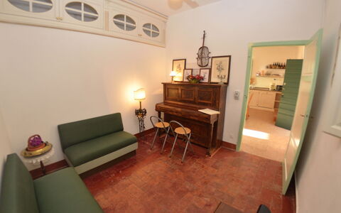 Collina Lagomare: Zimmer, Eigentum, Gebäude, Möbel, Haus, Fussboden, Grundeigentum, Interior Design, Wohnzimmer