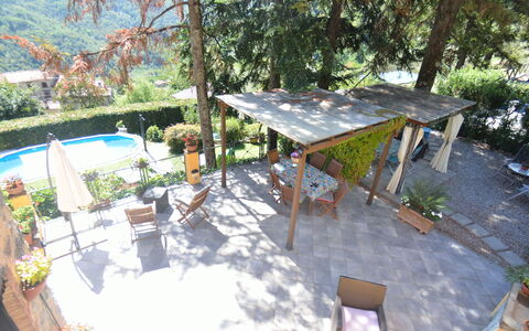 Il Nido: Eigentum, Tabelle, Haus, Botanik, Zimmer, Terrasse, Baum, Grundeigentum, Möbel, Hinterhof