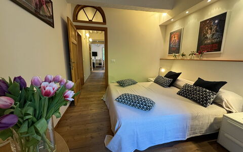 Alle Mura: Interior Design, Möbel, Fussboden, Flooring, Schlafzimmer, Bett, Wand, Holz, Decke, Zimmer