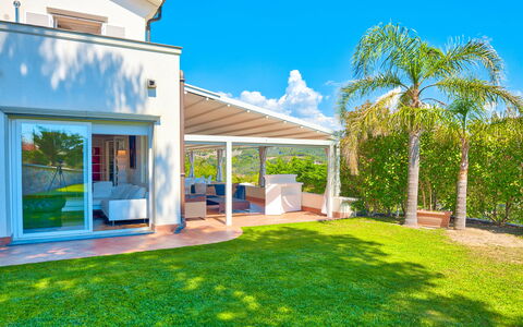 Villa Emanuele - Costarainera: Eigentum, Haus, Gebäude, Grundeigentum, Zuhause, Gras, Fassade, Die Architektur, Estate, Interior Design