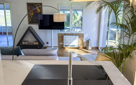 Villa Emanuele - Costarainera: Interior Design, Flooring, Countertop, Beleuchtung, Küche, Light Fixture, Zuhause, Möbel, Fussboden, Zimmer