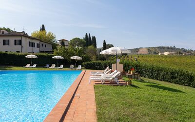 Mercatale Apartments: Schwimmbad, Eigentum, Resort, Grundeigentum, Gebäude, Urlaub, Haus, Villa, Estate, Freizeit