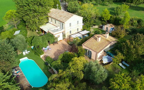 La Villa Di Ostra: Eigentum, Luftaufnahmen, Haus, Vogelperspektive, Natürliche Landschaft, Zuhause, Grundeigentum, Estate, Gebäude, Wohngebiet