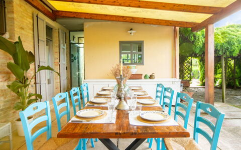 La Villa Di Ostra: Möbel, Interior Design, Stuhl, Tabelle, Holz, Küche & Esszimmer Tisch, Esszimmer, Flooring, Decke, Fussboden