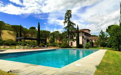 Agriturismo La Canonica: Schwimmbad, Eigentum, Estate, Grundeigentum, Haus, Zuhause, Gebäude, Wohngebiet, Freizeit, Wasser