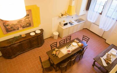 Appartamento 11 Cabernet: Zimmer, Eigentum, Interior Design, Möbel, Fussboden, Produkt, Wohnzimmer, Gebäude, Haus, Suite