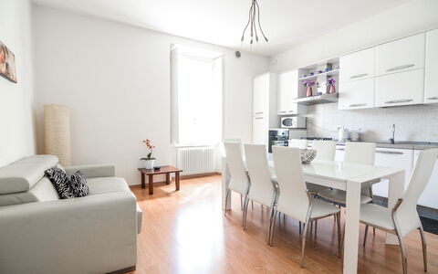 Residenza Bellagio: Zimmer, Möbel, Eigentum, Interior Design, Weiss, Wohnzimmer, Fussboden, Gebäude, Holzboden, Tabelle