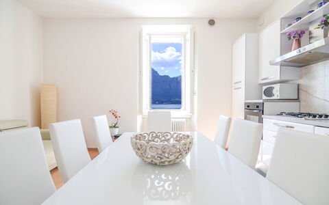 Residenza Bellagio: Weiss, Zimmer, Eigentum, Interior Design, Möbel, Fussboden, Haus, Badezimmer, Gebäude, Decke