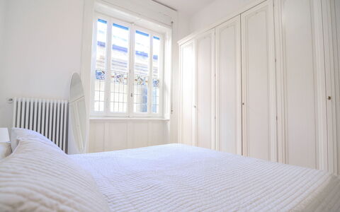 Residenza Bellagio: Schlafzimmer, Bett, Zimmer, Eigentum, Möbel, Bettdecke, Bettrahmen, Bedding, Fussboden, Interior Design