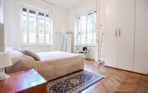 Residenza Bellagio: Zimmer, Möbel, Eigentum, Interior Design, Schlafzimmer, Fussboden, Bett, Gebäude, Holzboden, Haus