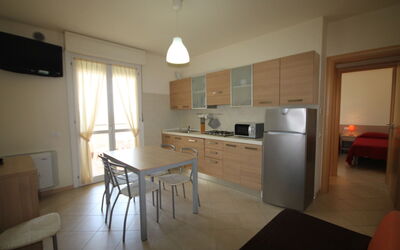 Trilo B (6Pax): Zimmer, Eigentum, Möbel, Gebäude, Küche, Haus, Fussboden, Interior Design, Cabinetry, Grundeigentum