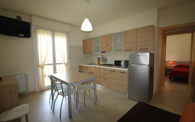 Trilo C (6Pax): Zimmer, Eigentum, Möbel, Gebäude, Küche, Haus, Fussboden, Interior Design, Cabinetry, Grundeigentum