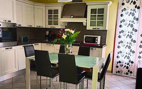 Ai Cuori: Möbel, Interior Design, Flooring, Fussboden, Stuhl, Tabelle, Küche & Esszimmer Tisch, Beleuchtung, Zimmer, Küche