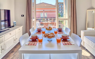 Stella 1 - 008027-Lt-0168: Zimmer, Orange, Möbel, Eigentum, Interior Design, Tabelle, Küche, Gelb, Zuhause, Esszimmer