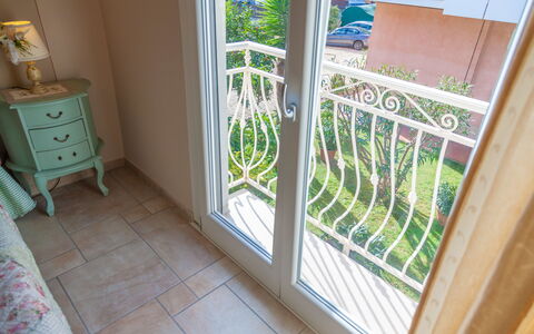 Evelyn Apartment - Diano Marina: Eigentum, Produkt, Zimmer, Grundeigentum, Fussboden, Haus, Fenster, Zuhause, Baluster, Die Architektur