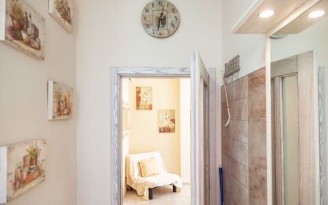 Evelyn Apartment - Diano Marina: Eigentum, Zimmer, Interior Design, Wand, Decke, Haus, Gebäude, Fussboden, Möbel, Grundeigentum