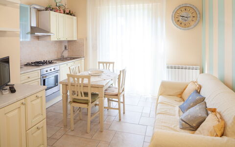Evelyn Apartment - Diano Marina: Eigentum, Zimmer, Möbel, Interior Design, Gebäude, Fussboden, Wand, Wohnzimmer, Haus, Grundeigentum