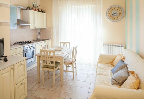 Evelyn Apartment - Diano Marina: Eigentum, Zimmer, Möbel, Interior Design, Gebäude, Fussboden, Wand, Wohnzimmer, Haus, Grundeigentum