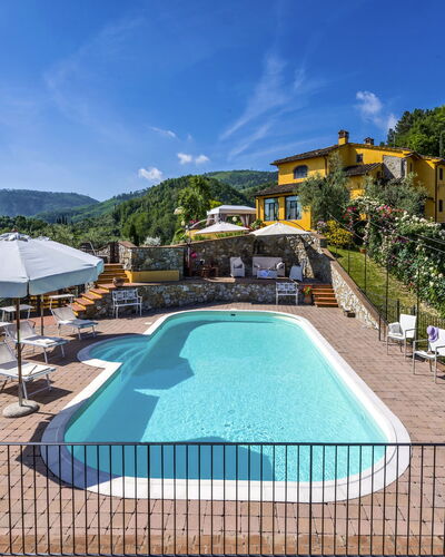 Villa Solaria: Schwimmbad, Eigentum, Resort, Grundeigentum, Estate, Gebäude, Urlaub, Ferienort, Haus, Freizeit