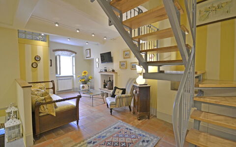 Appartamento Maccari: Zimmer, Eigentum, Gebäude, Interior Design, Decke, Fussboden, Gelb, Wohnzimmer, Haus, Zuhause