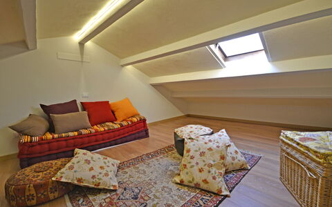 Appartamento Maccari: Zimmer, Eigentum, Möbel, Decke, Interior Design, Wohnzimmer, Fussboden, Haus, Schlafzimmer, Tabelle