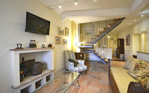 Appartamento Maccari: Eigentum, Zimmer, Gebäude, Interior Design, Möbel, Fussboden, Wohnzimmer, Haus, Grundeigentum, Decke