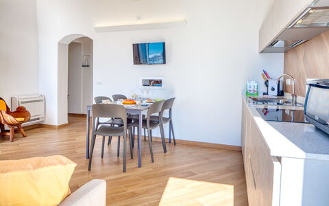 Il Balcone Sul Prino - Imperia: Zimmer, Eigentum, Möbel, Gebäude, Interior Design, Fussboden, Haus, Grundeigentum, Tabelle, Wohnung