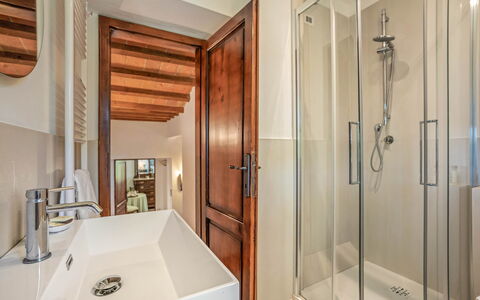La Fonte: Interior Design, Flooring, Fussboden, Holz, Armatur, Badezimmer, Decke, Zimmer, Beleuchtung, Installation