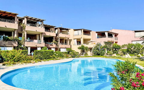 Porto Pozzo 618: Schwimmbad, Gartenmöbel, Resort, Sonnenliege, Schatten, Hotel, Ferienort, Thermae, Eco Hotel, Regenschirm