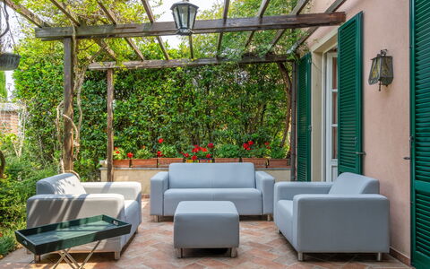 Ca' Del Vento: Pflanze, Möbel, Eigentum, Grün, Gebäude, Schatten, Gartenmöbel, Interior Design, Couch, Komfort