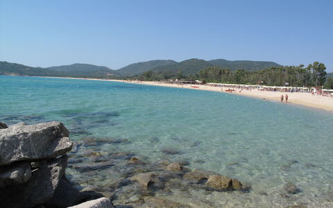 Bini (Rei210): Wasser, Himmel, Wasservorräte, Berg, Strand, Baum, Wind Wave, Landspitze, Horizont
