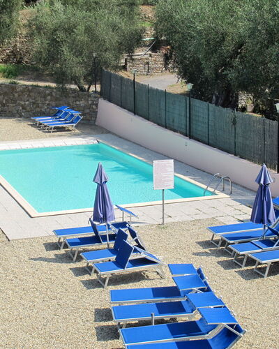 Diano Marina 624: Pflanze, Schwimmbad, Blau, Wasser, Gartenmöbel, Schatten, Sonnenliege, Baum, Gras, Freizeit