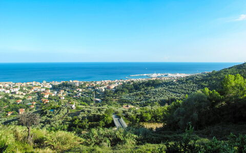 Pietra Ligure 612: Himmel, Wasser, Wolke, Pflanze, Pflanzengemeinschaft, Ökoregion, Azurblau, Natürliche Landschaft, Sonnenlicht, Grundstueck