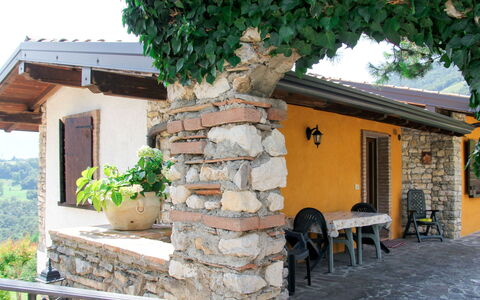 Tremosine 651: Gebäude, Pflanze, Fenster, Himmel, Haus, Holz, Die Architektur, Hütte, Baum, Wand