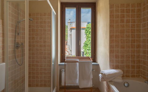 Tavole 603: Badezimmer, Zimmer, Eigentum, Fliese, Fussboden, Tür, Die Architektur, Wand, Interior Design, Haus