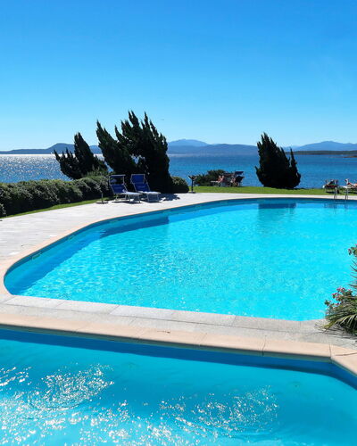 Golfo Aranci 606: Wasser, Himmel, Pflanze, Eigentum, Schwimmbad, Blau, Natur, Azurblau, Gebäude, Rechteck