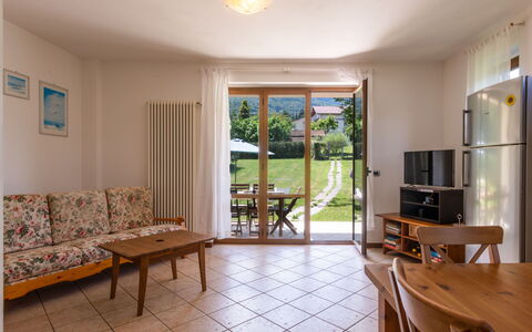Lucrezia: Möbel, Tabelle, Pflanze, Holz, Interior Design, Die Architektur, Wohnzimmer, Fussboden, Zimmerpflanze, Schatten