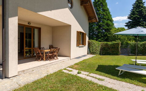Lucrezia: Pflanze, Eigentum, Gebäude, Schatten, Baum, Grundstueck, Interior Design, Himmel, Wolke, Gras