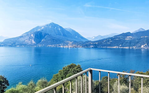 Varenna 634: Schwimmbad, Gebirge, Eco Hotel, Resort, Estate, Senke, Villa, Landscaping, Ferienort, Hinterhof