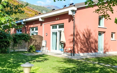 Dongo 662: Haus, Zuhause, Wohngebiet, Tür, Hütte, Estate, Garten, Garten, Hazienda, Rasen