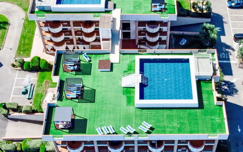 San Vincenzo 651: Wohnung, Wohngebiet, Schwimmbad, Urban Design, Resort, Eigentumswohnung, Balkon, Estate, Schatten, Hotel