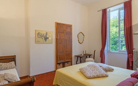 Molini di Prelà 627: Möbel, Bett, Schlafzimmer, Interior Design, Wand, Flooring, Bettdecke, Holz, Bedding, Fussboden
