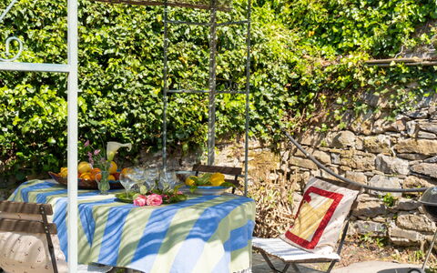 Molini di Prelà 627: Möbel, Gartenmöbel, Tabelle, Stuhl, Tisch Im Freien, Schatten, Garten, Tischdecke, Hinterhof, Outdoor Struktur